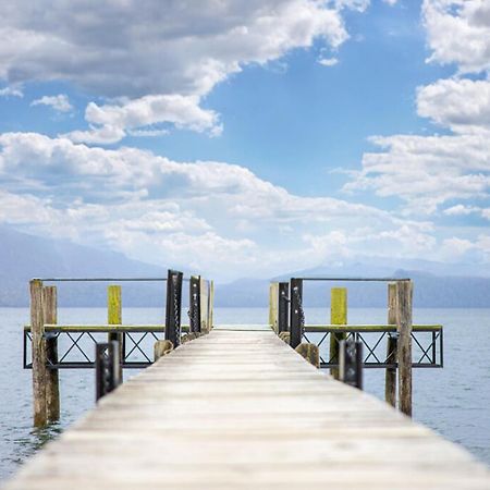 Tasman Holiday Parks - 蒂阿瑙湖 外观 照片 The pier at the lake