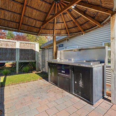 Tasman Holiday Parks - 蒂阿瑙湖 外观 照片 Outdoor kitchen