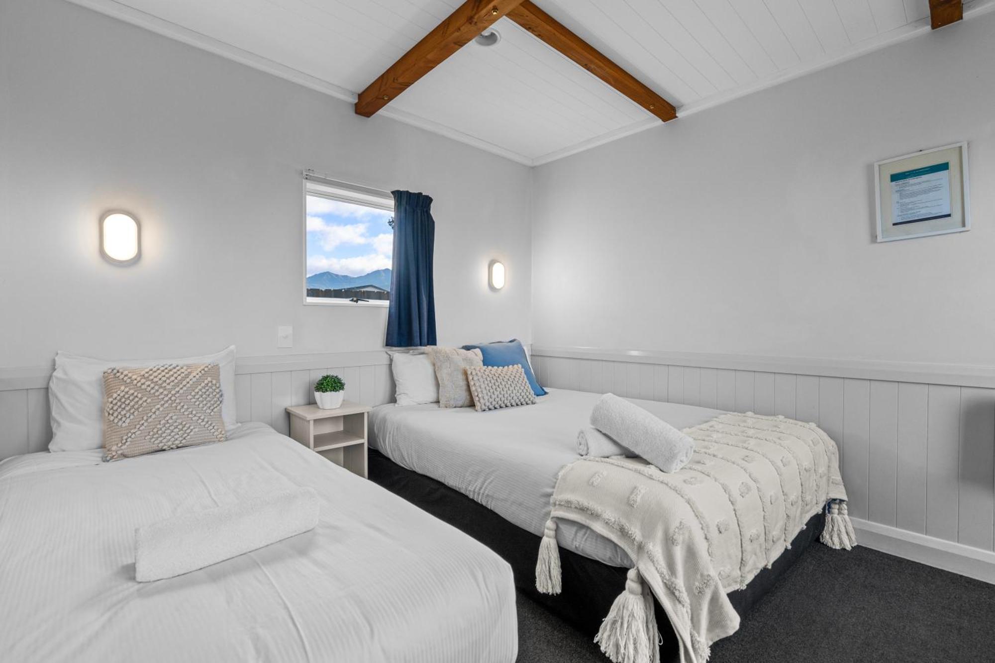 Tasman Holiday Parks - 蒂阿瑙湖 外观 照片 A bedroom at the hotel
