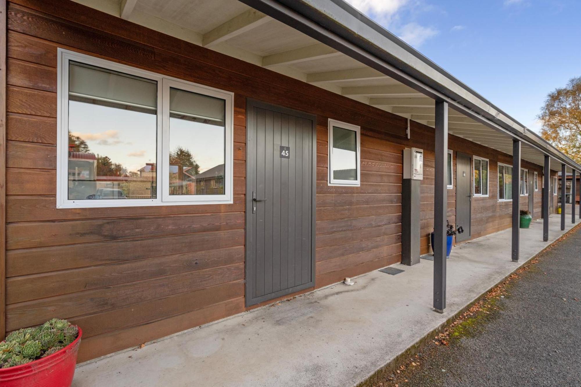 Tasman Holiday Parks - 蒂阿瑙湖 外观 照片 The exterior of the hostel