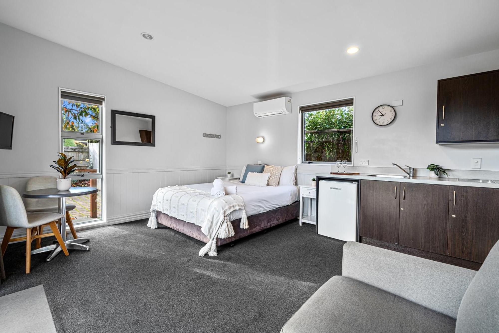 Tasman Holiday Parks - 蒂阿瑙湖 外观 照片 A studio apartment in Australia