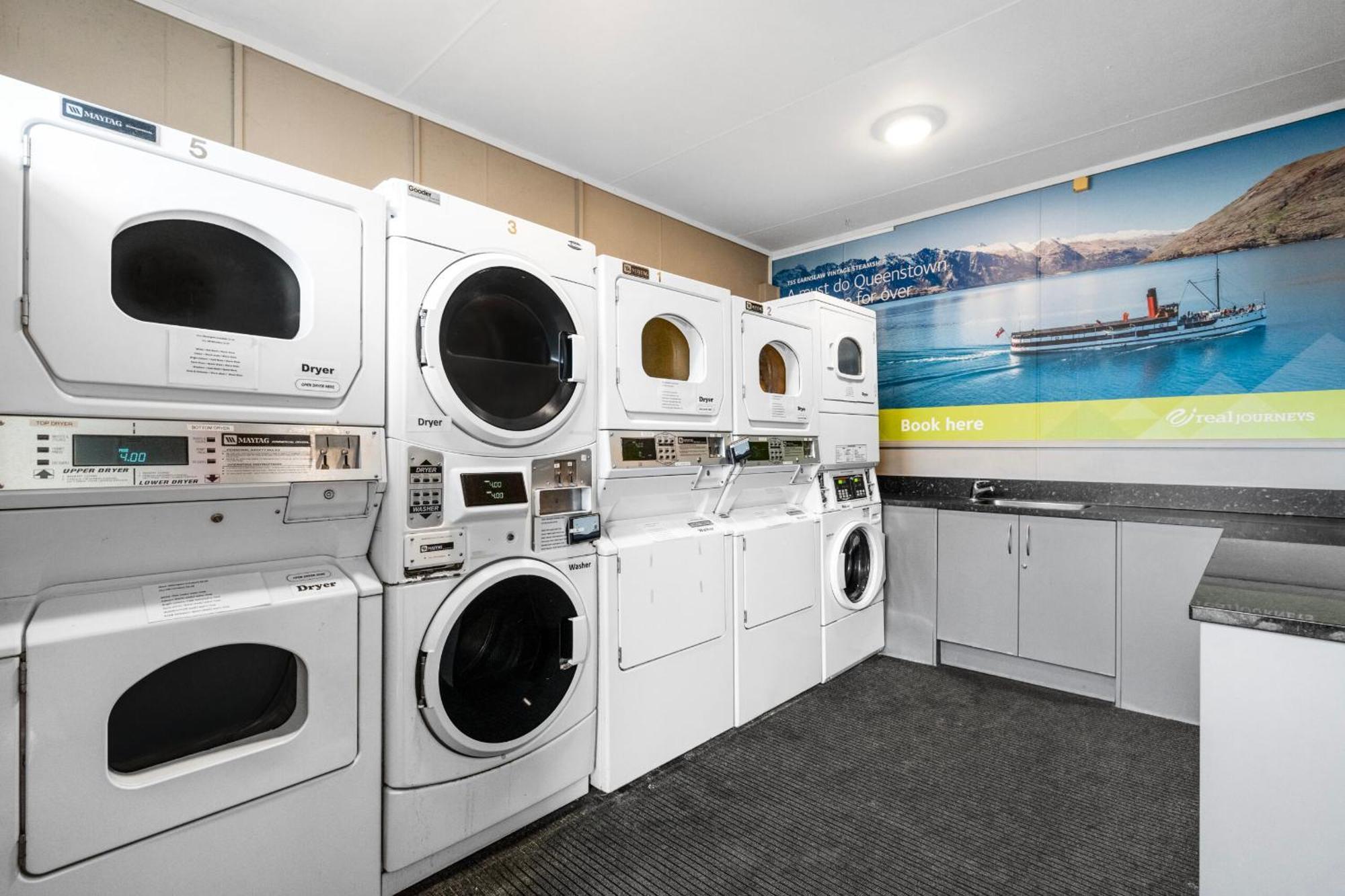 Tasman Holiday Parks - 蒂阿瑙湖 外观 照片 Laundry facilities at the University of Waikato's E H Whitmore House
