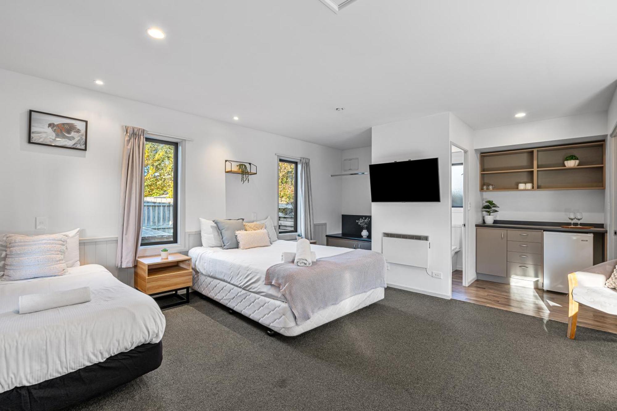 Tasman Holiday Parks - 蒂阿瑙湖 外观 照片 A typical studio apartment